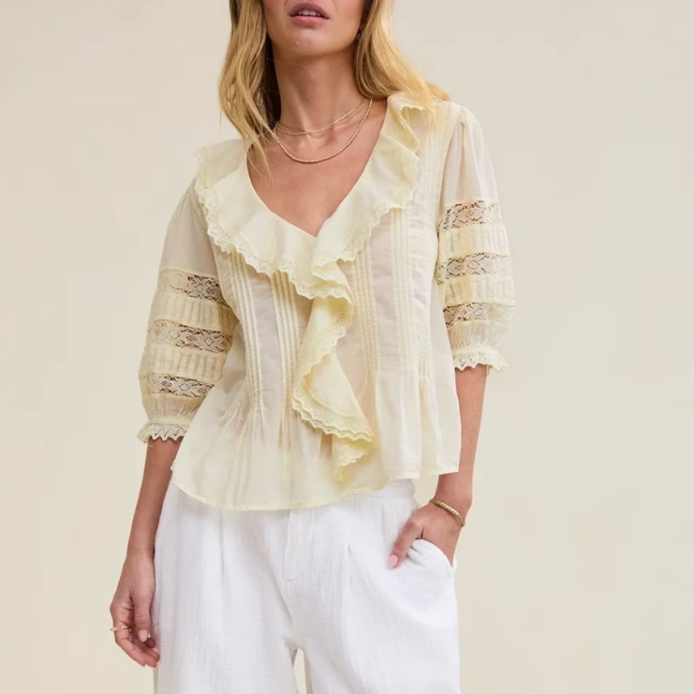 NWT Aerie Short Sleeve Ruffle Blouse in Natural Yellow